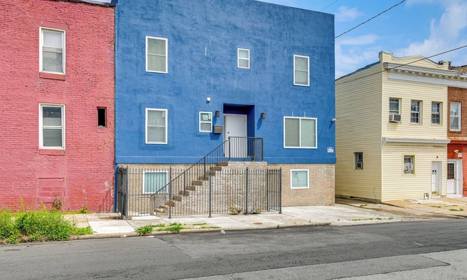 Mondawmin House | Baltimore Townhome w/Private Rooftop Patio!