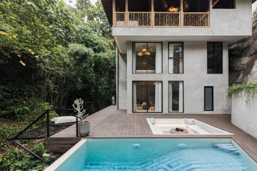 Petulu Villa | Bamboolina Jungle Villa - A Unique Retreat with Artistic Charm with River Access