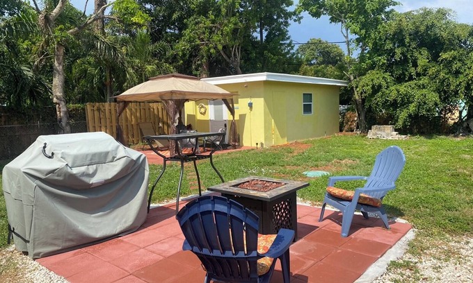 Lake Worth Corridor House | Banana Beach Compound