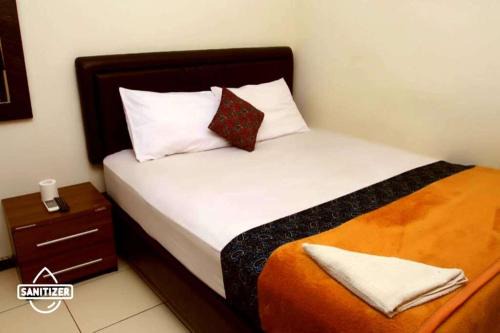 Bandung House | Bantal Guling Trans