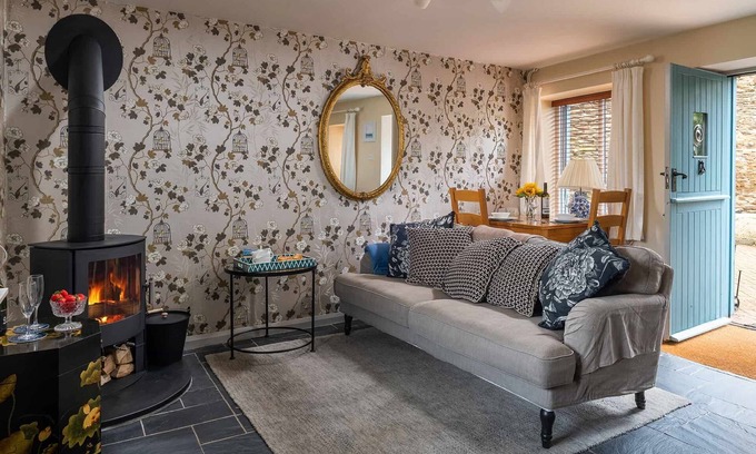 Combe Martin Cottage | Bantam Cottage - sleeps 2 guests in 1 bedroom