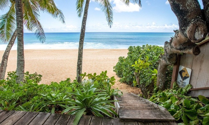 Waialee Apartment | Banzai Surf Escape -w/AC, Epic beach by the house!