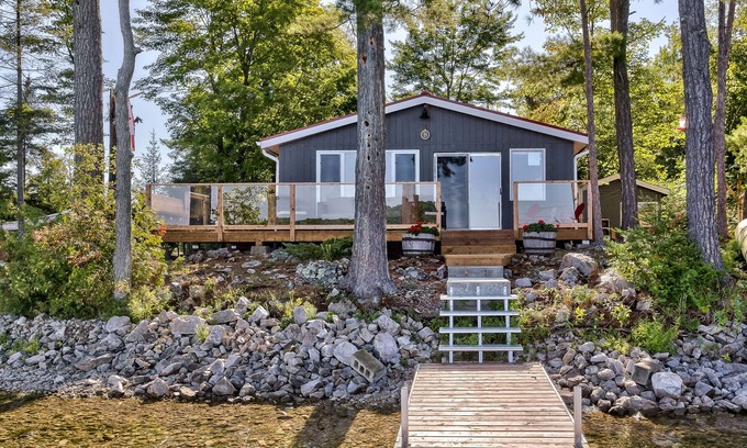 Rideau Lakes Cottage | Barber Pointe