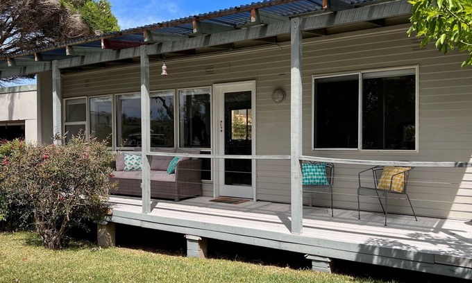 Tomakin House | Barefoot Bungalow - beach cottage