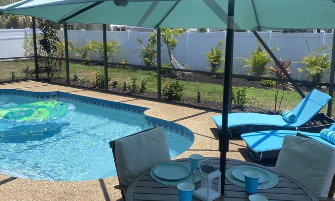 Venice Gardens House | Barefoot Dreams 2 Bed 2 Bath Private Pool Home - Fenced In Yard -10 min to beach