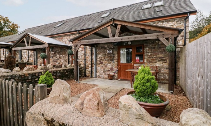 Margam Cottage | BARN 3, pet friendly, with a garden in Ystradgynlais