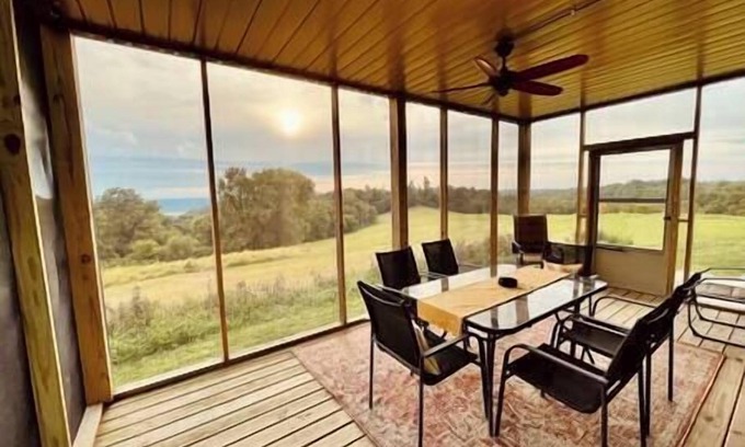 De Soto House | Barn On The Ridge/HOT TUB/Sleeps 6