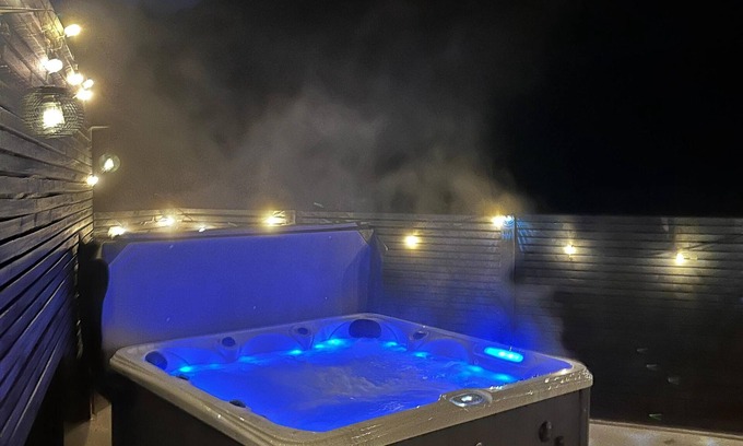 Abercwmboi House | Barn with hot tub - Near Brecon, Zip World & Cardiff