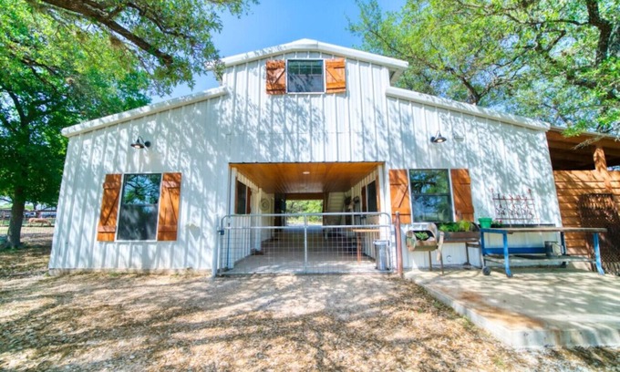 Dripping Springs House | Barndo · Cute, Rustic Barndo Bunkhouse w/Dog (or Kid) Run!
