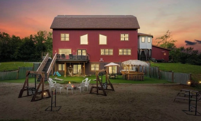 Merrimac House | Barndo with a Beach! Golf Sim, Slide, HotTub/Sauna, Volleyball, Frolf, Sleeps 24