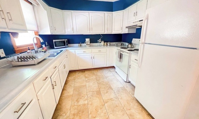 Stanton House | Barnhouse @ 4GuysRV Park-Hot Tub