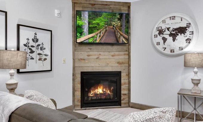 Berlin Apartment | Barnwood Suite - Main Street Lodge in Berlin