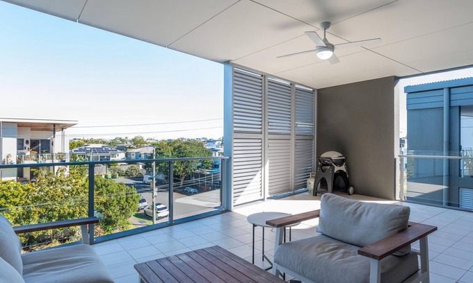 Bulimba Apartment | Barramul on the Park Sleeps 6 Guests