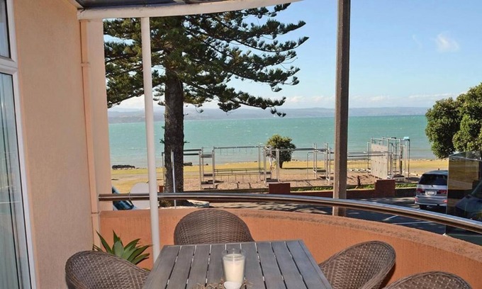 Ahuriri House | Barrons on the Beach