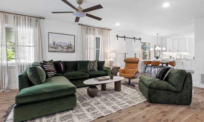 Barton Hills House | Barton Hills Getaway + Patio - Juniper!