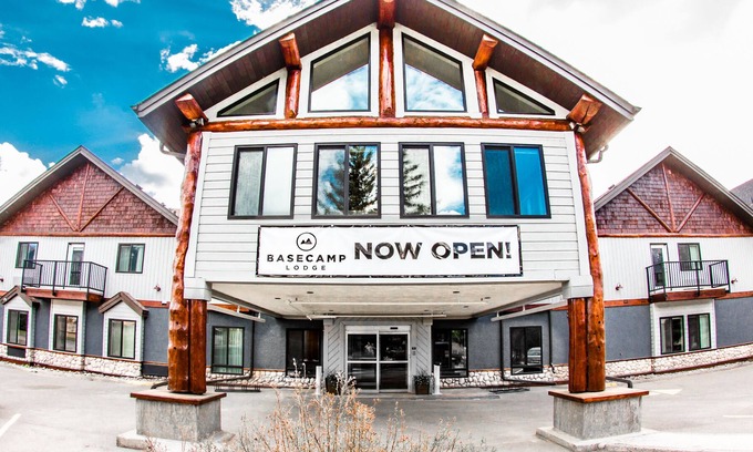 Canmore Cabin | Basecamp Lodge I King Room
