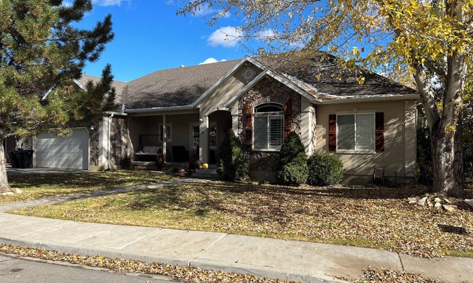 Payson House | Basement Home in Payson with amazing views of the valley and the mountainside.