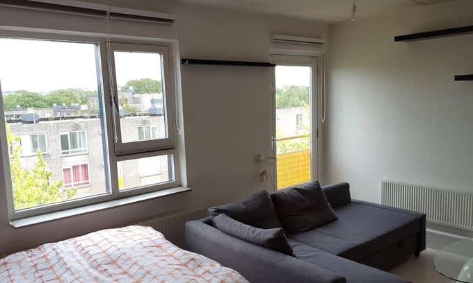 Bijlmer-Centrum Apartment | Basic Studio Apartment Near Amsterdam Arena