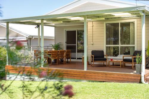 St. Georges Basin Villa | Basin Breeze Retreat