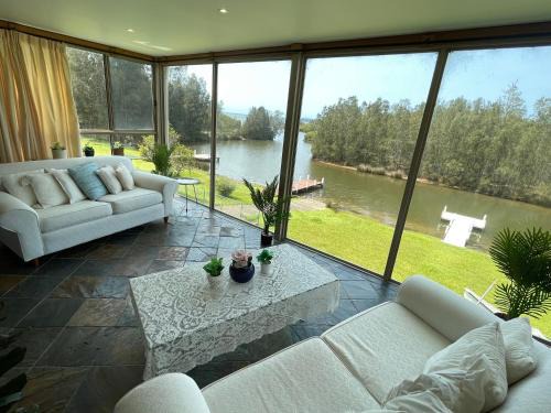 St. Georges Basin House | BasinWaterStays Waterfront Jetty - Brm1