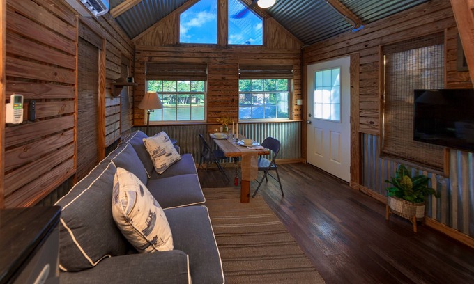 Fairhope Cabin | Bass-kin on the RIver-Tiny House-waterfront, 18min to dwntwn F'hope 38 min- Gulf