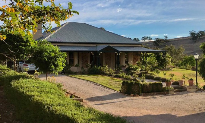 Upper Wakefield Bed & Breakfast | Battunga Cottages