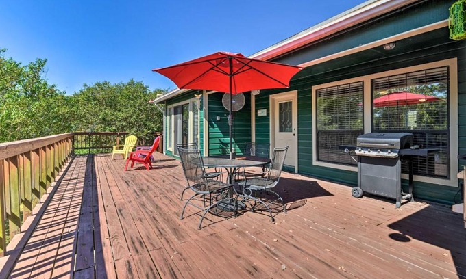 Long Mott House | Bay Access and Dock Riverfront Tivoli Escape