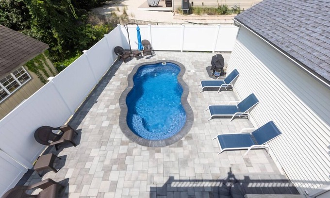 Town Bank House | Bay Block with in-ground heated Salt Water Pool opening 5/1/24!