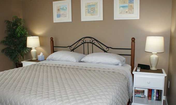 Midtown Ocean City Condo | Bay Front Condo w/Pool One Block from the Beach!