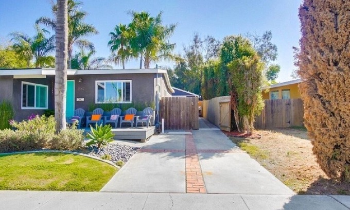 Bay Park House | BAY PARK - NEW/SUPER CLEAN/MODERN AND COOL 2 BEDROOM DETACHED FURNISHED HOME