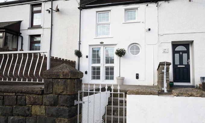 Cymmer House | Bay Tree Cottage Rhondda Valley by StayStaycations