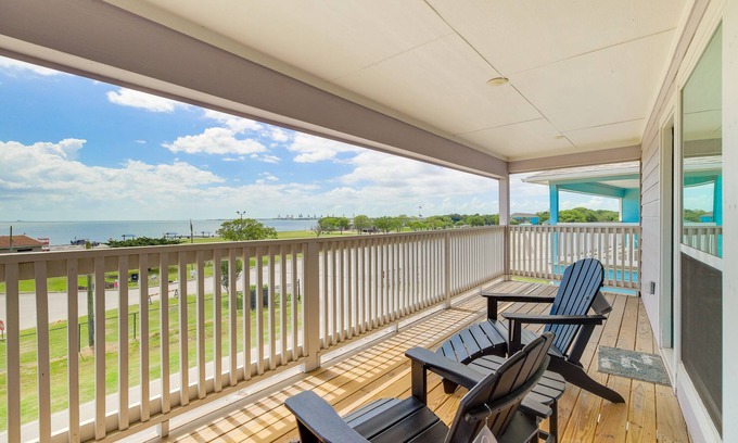 La Porte House | Bay-View La Porte Home Rental: Steps to Beach!