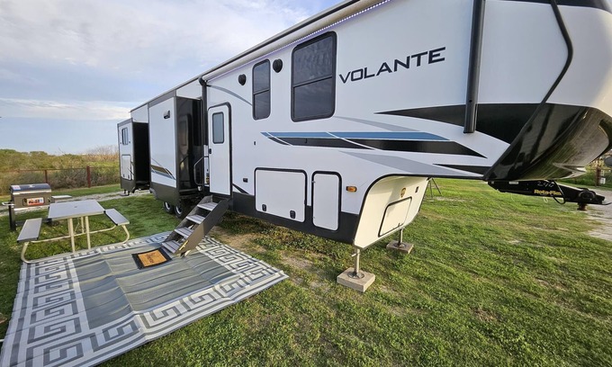 Port Bolivar House | Bayfront Bliss – Solitude 5th Wheel - Sleeps 6