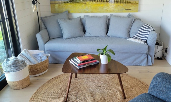 Rossmore House | Bayfront Cottage located on The Bay Of Quinte in Prince Edward County