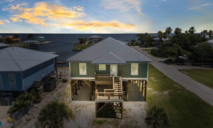 Fort Morgan Pines House | Bayfront Home with Beach Access