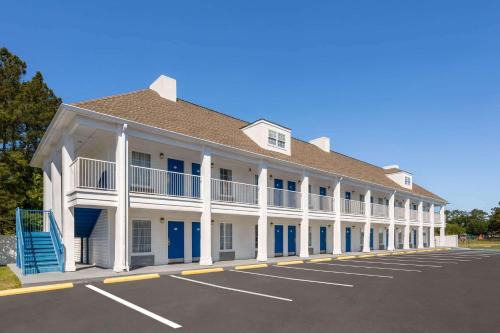 Dock Junction Hotel | Baymont by Wyndham Brunswick GA
