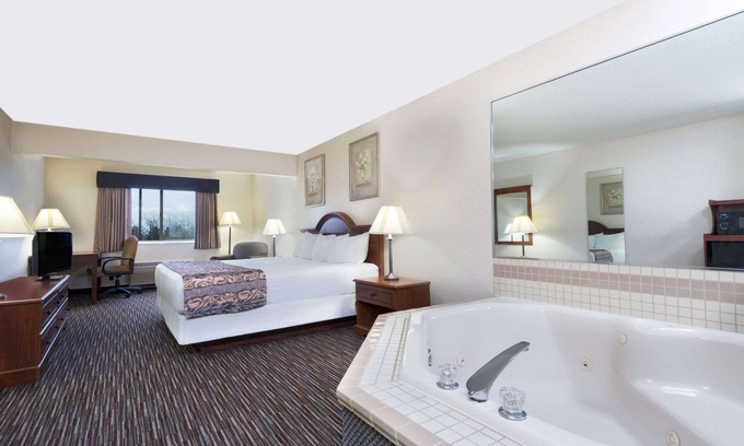 Columbus Hotel | Baymont by Wyndham Columbus/Rickenbacker