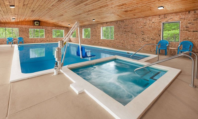 Manistee Hotel | Baymont by Wyndham Manistee