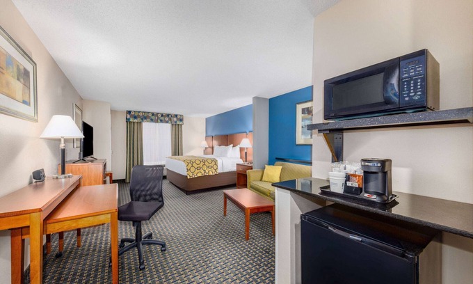 Pratt Hotel | Baymont by Wyndham Pratt
