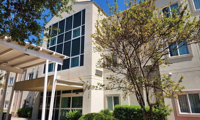 North San Antonio - SAT Hotel | Baymont by Wyndham San Antonio Airport