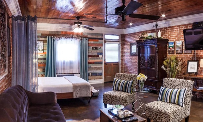 New Iberia Ski Chalet | Bayou Chateau