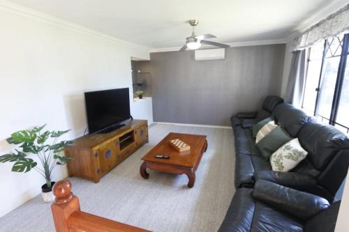 Rothwell House | Bayside Bliss 8 Sleeper Family Escape