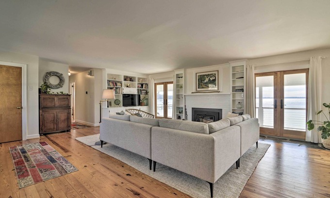 Deltaville Cottage | Bayside Deltaville Retreat w/Beach & Bay Views!