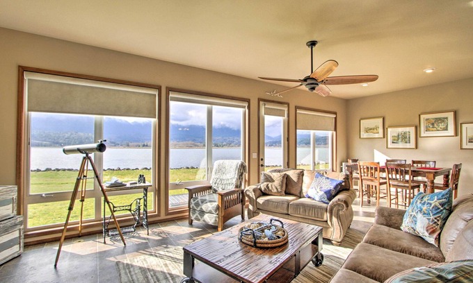 Quilcene House | Bayside Home - 6 Miles to Olympic National Forest!