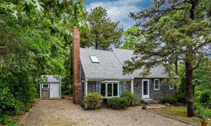 North Eastham House | Bayside Home Within a Mile of Kingsbury Beach and Wiley Park