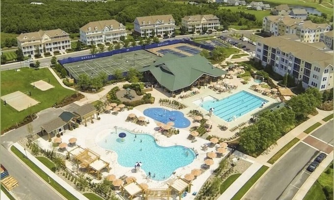 Sun Ridge Condo | Bayside Resort-One floor 2400sq ft condo,Steps to Sunridge,semiprivate elevator