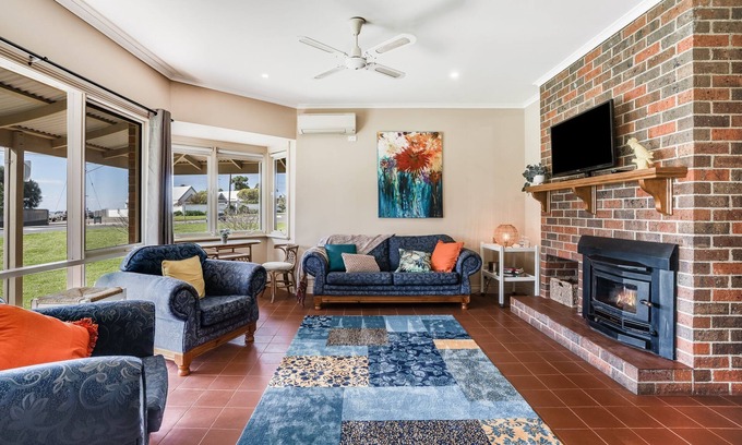 Clifton Springs House | Bayside walks and local beach access, in the heart of the Bellarine and wineries