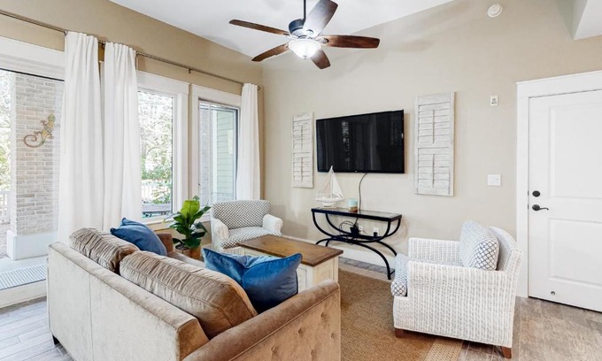 Baytowne Wharf Apartment | Baytowne Wharf Pilot House 117