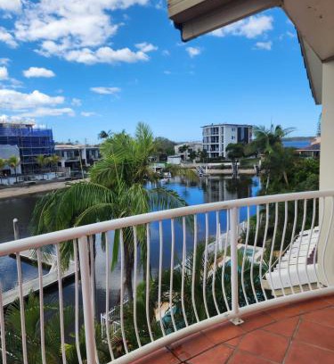 Runaway Bay Apartment | Bayview Anchorage