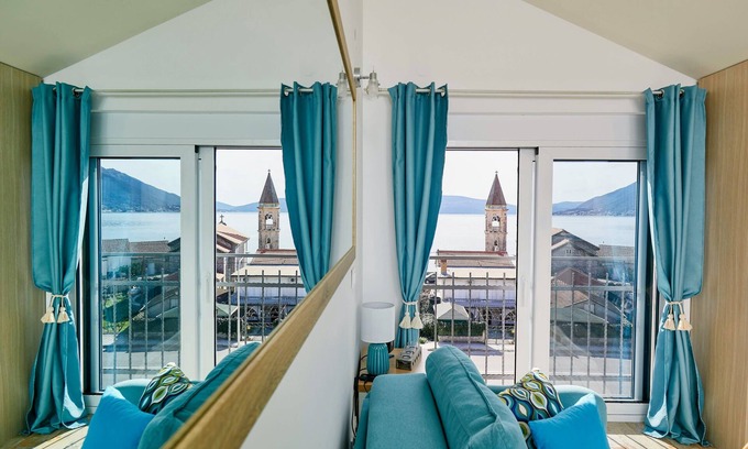 Tomicici Apartment | ❤️Bayview Studio| Parking| Best Sea View| Fast WIFI, Walk to Beach, Town & Store